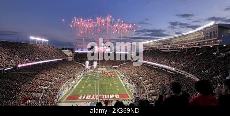 Columbus, Usa. 24. September 2022. Die Ohio State Buckeyes treten am Samstag, den 24. September 2022, gegen die Wisconsin Dachse in Columbus, Ohio, an. Foto von Aaron Josefczyk/UPI Credit: UPI/Alamy Live News Stockfoto