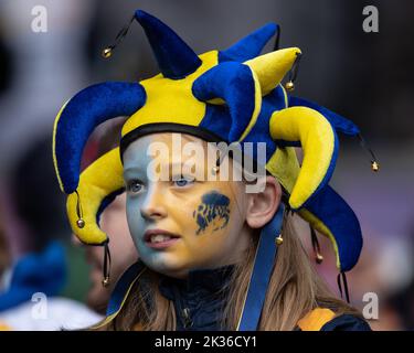 Unterstützer der Leeds Rhinos beim 25. Betfred Super League Grand Final Spiel St Helens gegen Leeds Rhinos in Old Trafford, Manchester, Vereinigtes Königreich, 23.. September 2022 (Foto von James Heaton/Nachrichtenbilder) in Manchester, Vereinigtes Königreich am 9/23/2022. (Foto von James Heaton/News Images/Sipa USA) Stockfoto