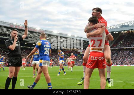 Manchester, England -24.. September 2022 - Jonathan Bennison von St. Helens feiert einen Versuch. Rugby League Betfred Super League Grand Final, St. Helens vs Leeds Rhinos in Old Trafford, Manchester, Großbritannien Stockfoto