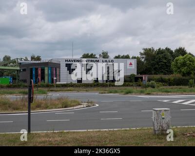 Lillo, Belgien, 31. Juli 2022, das Hafenhaus der Provinz Antwerpen im Polderdorf Lillo in Belgien Stockfoto