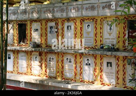 BANGKOK, THAILAND - 11. MÄRZ 2018 Wat Soi Thong Tempel am Chao Phraya Fluss Stockfoto