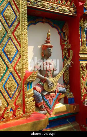 BANGKOK, THAILAND - 11. MÄRZ 2018 Wat Soi Thong Tempel am Chao Phraya Fluss Stockfoto