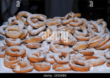 Rosquillas castellanas, hausgemachte traditionelle Anisdonuts aus Spanien Stockfoto