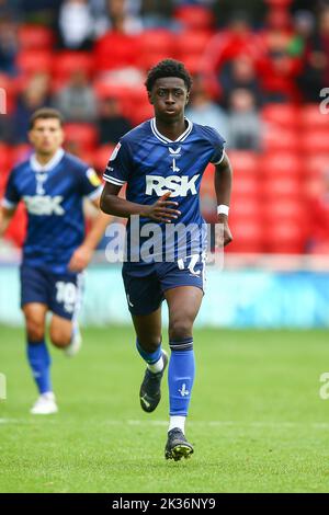 Oakwell Stadium, Barnsley, England - 24.. September 2022 Jesuran Rak-Sakyi (17) von Charlton Athletic - während des Spiels Barnsley gegen Charlton Athletic, Sky Bet League One, 2022/23, Oakwell Stadium, Barnsley, England - 24.. September 2022 Credit: Arthur Haigh/WhiteRoseFotos/Alamy Live News Stockfoto