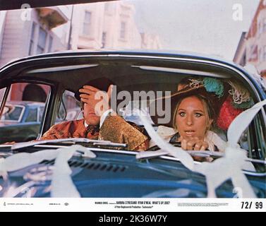 RYAN O'NEAL UND BARBRA STREISAND IN WHAT'S UP, DOC ? 1972 Regisseur / Produzent / Geschichte PETER BOGDANOVICH Drehbuch Buck Henry David Newman und Robert Benton Saticoy Productions / Warner Bros. Stockfoto