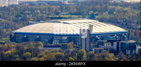 Luftaufnahme, Veltins-Arena Bundesliga-Stadion des FC Schalke 04 mit geschlossenem Dach, letzter Flutlichtmast, Erle, Gelsenkirchen, Ruhrgebiet, Nordrhein-West Stockfoto