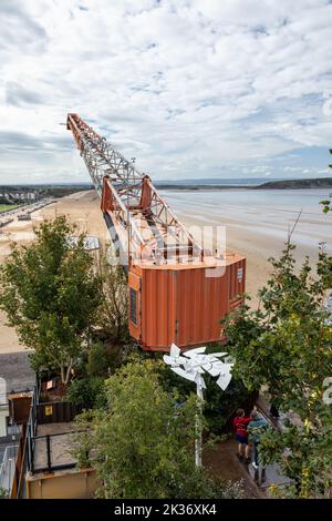 See Monster ist eine ehemalige Ölplattform aus der Nordsee, die nun in ein öffentliches Kunstwerk umgewandelt wurde. Eine 35 Meter hohe Struktur, Weston Super Mare, Somerset, Großbritannien Stockfoto