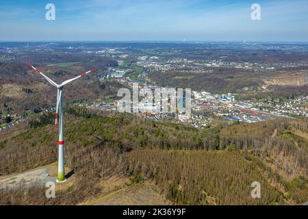 Luftaufnahme, Windturbinen im Waldgebiet mit Waldschäden in Hohenlimburg, Hagen, Ruhrgebiet, Nordrhein-Westfalen, Deutschland, DE, Europa, Luft-ph Stockfoto