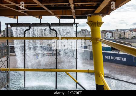 See Monster ist eine pensionierte Ölplattform aus der Nordsee, die jetzt in ein öffentliches Kunstwerk umgewandelt wurde, Weston Super Mare, Somerset, Großbritannien Stockfoto