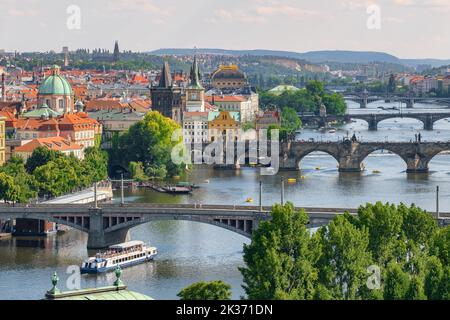 Prager Altstadt mit Karlsbrücke und Moldau, Tschechische Republik Stockfoto