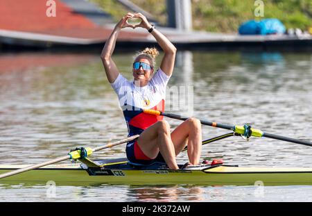 Racice, Tschechische Republik. 25. September 2022. Die tschechische Lenka Antosova platzierte sich am 25. September 2022 in Racice, Tschechien, am 8. Tag der Ruderweltmeisterschaften 2022 im Einzel-Sculls-Finale B der Männer. Quelle: Ondrej Hajek/CTK Photo/Alamy Live News Stockfoto