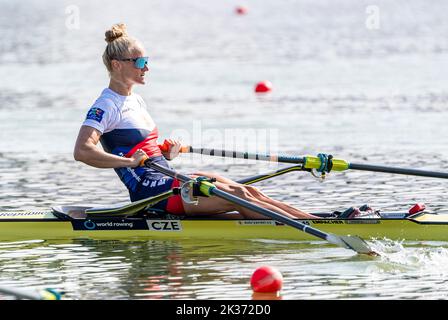 Racice, Tschechische Republik. 25. September 2022. Die tschechische Lenka Antosova tritt am 25. September 2022 in Racice, Tschechische Republik, beim Einzel-Sculls-Finale B der Männer am 8. Tag der Ruderweltmeisterschaften 2022 in der Labe Arena Racice an. Quelle: Ondrej Hajek/CTK Photo/Alamy Live News Stockfoto