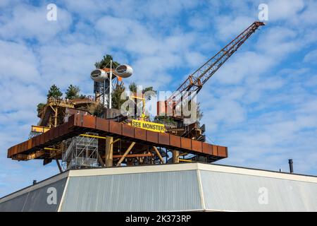 See Monster ist eine ehemalige Ölplattform aus der Nordsee, die nun in ein öffentliches Kunstwerk umgewandelt wurde. Eine 35 Meter hohe Struktur, Weston Super Mare, Somerset, Großbritannien Stockfoto