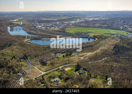 Luftaufnahme, Speicherbecken RWE Pumpspeicherkraftwerk Koepchenwerk, Hengsteysee mit Ruhrbrücke, Wittbräucke, Herdecke, Ruhrgebiet, Nordrhein-We Stockfoto