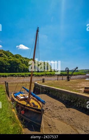 Cresta, ein Segelboot, das am Cothele Quay auf dem Fluss Tamar, Cornwall, England, Großbritannien, festgemacht ist Stockfoto