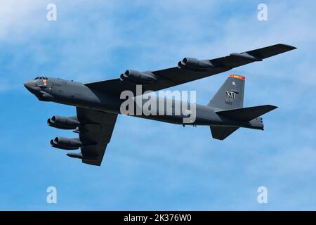 Zeltweg, Österreich - 3. September 2022: STRATEGISCHES Bomberflugzeug DER US Air Force Boeing B-52 Stratofortress auf dem Luftwaffenstützpunkt. Militärflugzeug. Luftfahrtindustrie Stockfoto