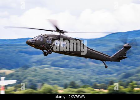 SLIAC/SLOWAKEI - August 3, 2019: Slowakische Luftwaffe Sikorsky UH-60M Black Hawk7642 Transporthubschrauber Anzeige an Siaf slowakischen International Air Fest Stockfoto