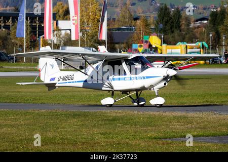 Zell am See, Österreich - 14. Oktober 2017: Verkehrsflugzeug am Flughafen und Flugplatz. Kleine und Sportflugzeuge. Allgemeine Luftfahrtindustrie. VIP-Transport. Stockfoto