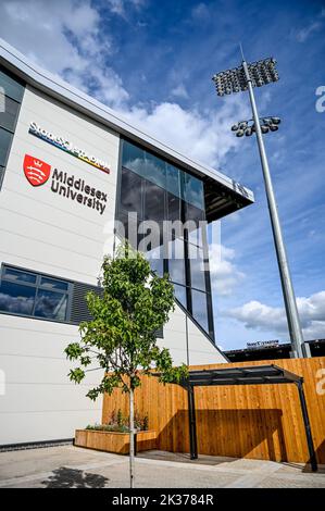 London, Großbritannien. 25.. September 2022. London, Großbritannien. 25. September 2022. Das Stonex Stadium mit seinem neuen West Stand ist komplett vorbereitet für das Allianz Cup Spiel zwischen Saracens Women und Bristol Bears Women am 25. September 2022 im StoneX Stadium, London, England. Foto von Phil Hutchinson. Nur zur redaktionellen Verwendung, Lizenz für kommerzielle Nutzung erforderlich. Keine Verwendung bei Wetten, Spielen oder Veröffentlichungen einzelner Clubs/Vereine/Spieler. Kredit: UK Sports Pics Ltd/Alamy Live Nachrichten Stockfoto