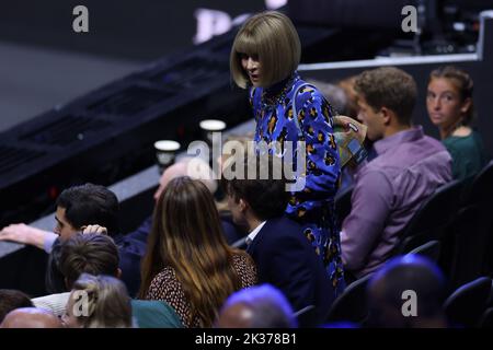 London, Großbritannien. London, Großbritannien. 25.. September 2022; O2, London England: Laver Cup internationales Tennisturnier: Vogue-Redakteurin Anna Wintour kommt für die heutigen Spiele Kredit: Action Plus Sports Images/Alamy Live News Kredit: Action Plus Sports Images/Alamy Live News Stockfoto