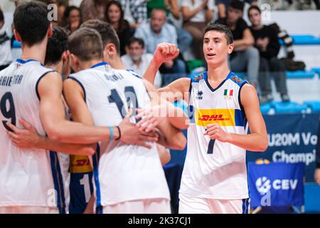 Montesilvano, Italien. 24. September 2022. Das italienische Team jubelt im Halbfinale der CEV U20 Volleyball Europameisterschaft 2022 in Montesilvano (Foto: Elena Vizzoca/Pacific Press) Quelle: Pacific Press Media Production Corp./Alamy Live News Stockfoto