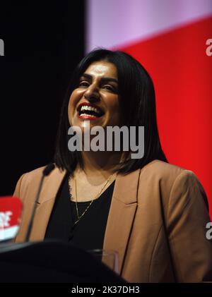 Liverpool, Großbritannien. 25. September 2022. Shabana Mahmood MP für Birmingham und Shadow Camapign Coordinator für die Labour Party Speaking at the Labour Party Conference, Liverpool 2022 Credit: Della Batchelor/Alamy Live News Credit: Della Batchelor/Alamy Live News Stockfoto