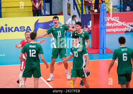 24. September 2022, Montesilvano, Pescara, Italien: Das Team Bulgariens jubelt im Halbfinale der CEV U20 Volleyball Europameisterschaft 2022 in Montesilvano (Bildquelle: © Elena Vizzoca/Pacific Press via ZUMA Press Wire) Stockfoto