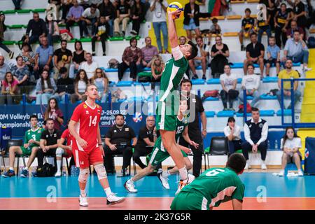 Montesilvano, Pescara, Italien. 24. September 2022. Aleksandar Nikolov (BUL) im Halbfinale der CEV U20 Volleyball Europameisterschaft 2022 in Montesilvano in Aktion (Bildnachweis: © Elena Vizzoca/Pacific Press via ZUMA Press Wire) Stockfoto