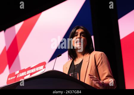 Liverpool, Großbritannien. 25.. September 2022. Shabana Mahmood, (Schattenkabinett) Nationale Kampagnenkoordinatorin. Die Labour Party Conference 2022, die beim ACC im Kings Dock in Liverpool UK stattfindet. Picture: Garyroberts/worldwidefeatures.com Credit: GaryRobertsphotography/Alamy Live News Stockfoto