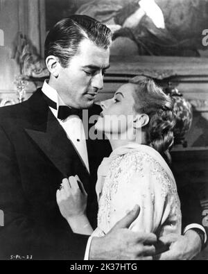 GREGORY PECK und ANN TODD in THE PARADINE CASE 1947 Regisseur ALFRED HITCHCOCK Roman Robert Hitchins Adaption Alma Reville Drehbuch David O. Selznick Musik Franz Waxman Kostüme Travis Banton Vanguard Films / Selznick International Picles Stockfoto