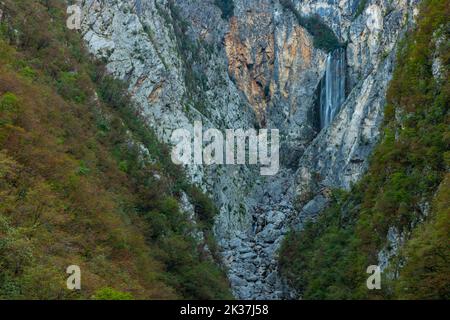 Boka Wasserfall in der Nähe von Bovec in Slowenien Stockfoto