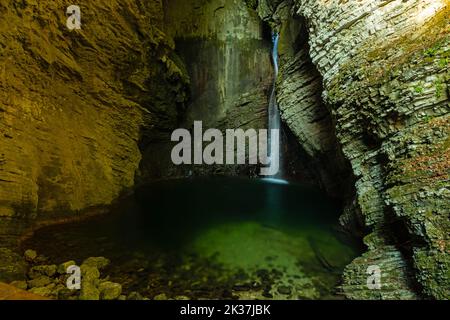 Kozjak Wasserfall in der Nähe von Kobarij in Slowenien Stockfoto