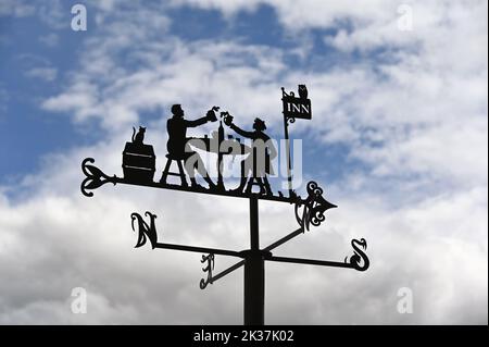 Metallwethervane mit Robert Burns „Tam O'Shanter Drinking at the Inn“. Poets Path, Robert Burns Birthplace Museum, Alloway, Ayrshire, Schottland Stockfoto