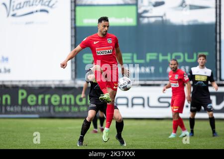 Westerlo's Nacer Chadli im Einsatz bei einem Fußballspiel zwischen dem SC Eendracht Aalst (2.. Amateur-Division) und dem KVC Westerlo (1b 2.. Division) in Aalst am Sonntag, dem 25. September 2022, in der fünften Runde des belgischen Pokals „Croky Cup“. BELGA FOTO KRISTOF VAN ACCOM Stockfoto