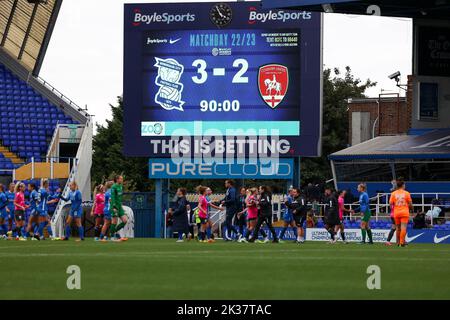 Birmingham, Großbritannien. 25. September 2022. Die große Leinwand während des Fa Women's Super League Spiels Birmingham City Women gegen Coventry United Women in St Andrews, Birmingham, Großbritannien, 25.. September 2022 (Foto von Simon Bissett/News Images) Credit: News Images LTD/Alamy Live News Stockfoto