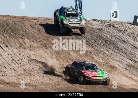 9/25/2022 - Tamara Molinaro (ITA) / Timo Scheider (DEU), Xite Energy Racing, führt Christine 'GZ' Giampaoli Zonca (ESP) / Lance Woolridge (ZAF), Veloce Racing während des Extreme E Copper X-Prix in Antofagasta, Chile an. (Foto von Charly Lopez/Motorsport Images/Sipa USA) Stockfoto