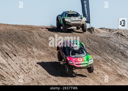 9/25/2022 - Tamara Molinaro (ITA) / Timo Scheider (DEU), Xite Energy Racing, führt Christine 'GZ' Giampaoli Zonca (ESP) / Lance Woolridge (ZAF), Veloce Racing während des Extreme E Copper X-Prix in Antofagasta, Chile an. (Foto von Charly Lopez/Motorsport Images/Sipa USA) Stockfoto