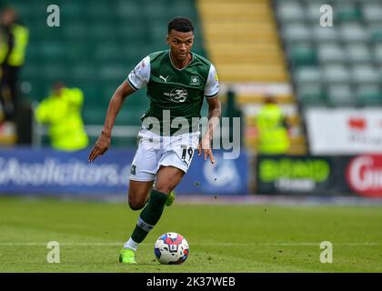 Plymouth Argyle Stürmer Morgan Whittaker (19) attackiert mit dem Ball während des Sky Bet League 1-Spiels Plymouth Argyle gegen Ipswich Town im Home Park, Plymouth, Großbritannien, 25.. September 2022 (Foto von Stanley Kasala/News Images) in Plymouth, Großbritannien am 9/25/2022. (Foto von Stanley Kasala/News Images/Sipa USA) Stockfoto