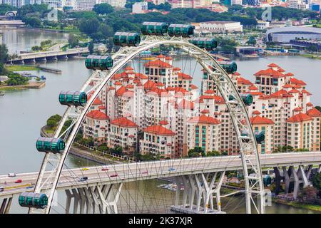 Das Riesenrad des Singapore Flyer. Mit einer Höhe von 165 Metern oder 541 Fuß ist er einer der höchsten der Welt. Republik Singapur Stockfoto