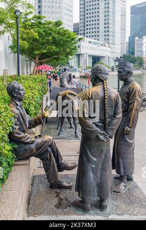 The River Merchants, eine Bronzeskulptur der aus Singapur stammenden chinesischen Künstlerin Aw Tee Hong, 1931 - 2021. Republik Singapur. Drei Männer verhandeln. Der Stockfoto