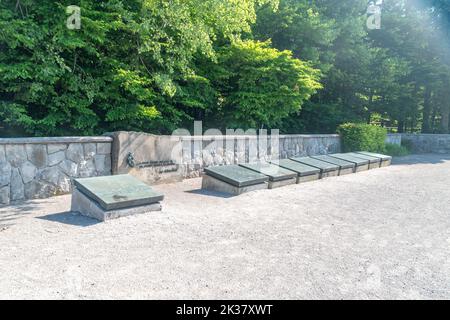 Vysny Komarnik, Slowakei - 12. Juni 2022: Friedhof der tschechoslowakischen Soldaten am Dukla-Gebirgspass. Stockfoto