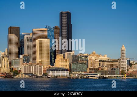 Skyline der Innenstadt und der Waterfront, Seattle, Washington, USA Stockfoto