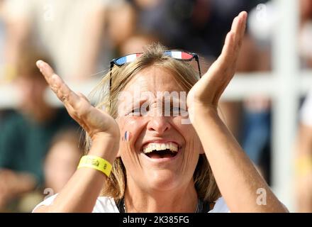 Racice, Tschechische Republik. 25. September 2022. Fans während des 8. Tages der Ruderweltmeisterschaften 2022 auf dem Labe Arena Racice am 25. September 2022 in Racice, Tschechische Republik. Kredit: Jan Stastny/CTK Foto/Alamy Live Nachrichten Stockfoto