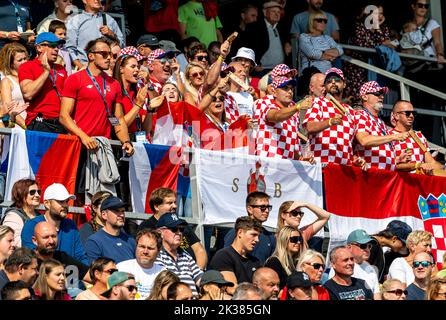 Racice, Tschechische Republik. 25. September 2022. Fans während des 8. Tages der Ruderweltmeisterschaften 2022 auf dem Labe Arena Racice am 25. September 2022 in Racice, Tschechische Republik. Quelle: Ondrej Hajek/CTK Photo/Alamy Live News Stockfoto