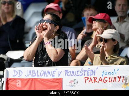Racice, Tschechische Republik. 25. September 2022. Fans während des 8. Tages der Ruderweltmeisterschaften 2022 auf dem Labe Arena Racice am 25. September 2022 in Racice, Tschechische Republik. Kredit: Jan Stastny/CTK Foto/Alamy Live Nachrichten Stockfoto