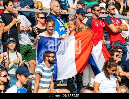 Racice, Tschechische Republik. 25. September 2022. Fans während des 8. Tages der Ruderweltmeisterschaften 2022 auf dem Labe Arena Racice am 25. September 2022 in Racice, Tschechische Republik. Quelle: Ondrej Hajek/CTK Photo/Alamy Live News Stockfoto