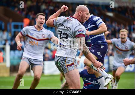 Featherstone, England -25.. September 2022 - Lucas Walshaw von Batley Bulldogs feiert den Versuch. Rugby League Betfred Championship Semi Final, Featherstone Rovers vs Batley Bulldogs at Millenium Stadium, Featherstone, UK Credit: Dean Williams/Alamy Live News Stockfoto