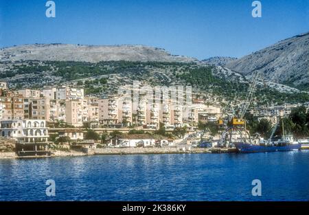 1998 Archivbild von Saranda Waterfront, Albanien. Stockfoto