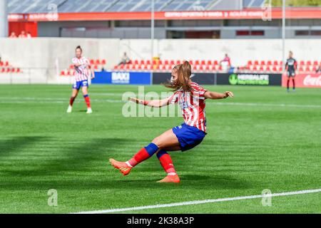 Madrid, Madrid, Spanien. 25. September 2022. ANDREA MEDINA (20) in Aktion während des Fußballspiels zwischen Atletico Madrid und Alaves feierte am Sonntag, den 25. September 2022 in AlcalÃ¡ de Henares (Madrid, Spanien) im Wanda AlcalÃ¡-Stadion, gültig für die Spielwoche 3 der spanischen Liga der ersten Liga der Frauen, Liga F (Bildquelle: © Alberto Gardin/ZUMA Press Wire) Stockfoto