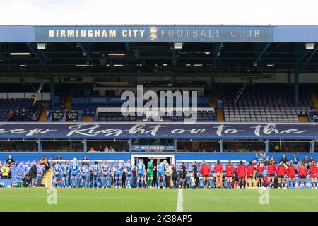 Birmingham, Großbritannien. 25. September 2022. Die Mannschaften stehen während des Fa Women's Super League Spiels Birmingham City Women gegen Coventry United Women in St Andrews, Birmingham, Großbritannien, 25.. September 2022 an (Foto von Simon Bissett/News Images) Credit: News Images LTD/Alamy Live News Stockfoto